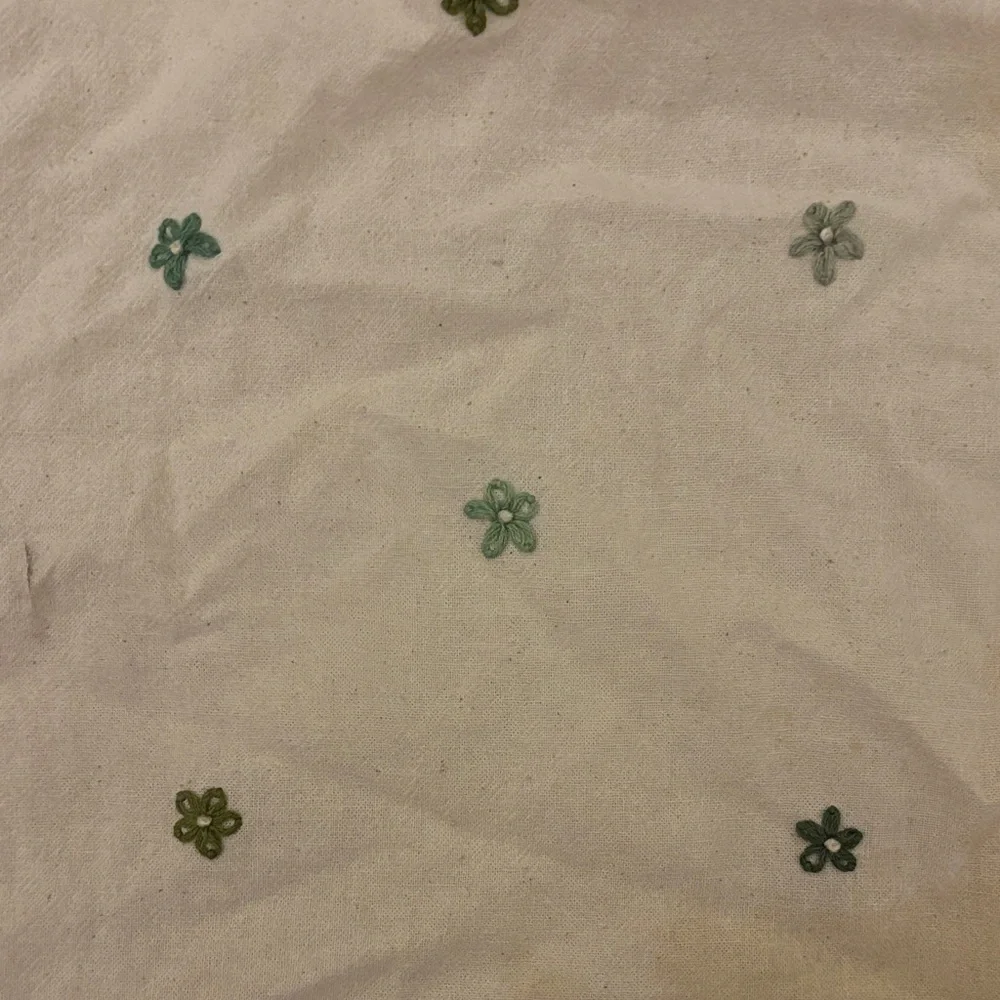 Floral Embroidered Cream Tote Bag - Picture 4 of 4